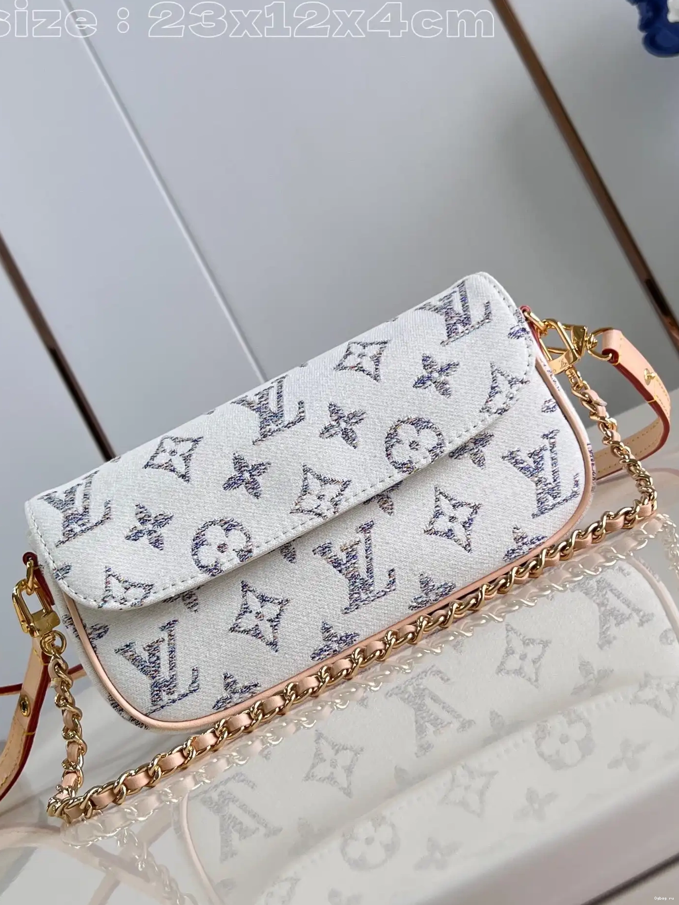 on VUITTON LOUIS Wallet Ivy-23.5*12*4.3cm Chain 0703